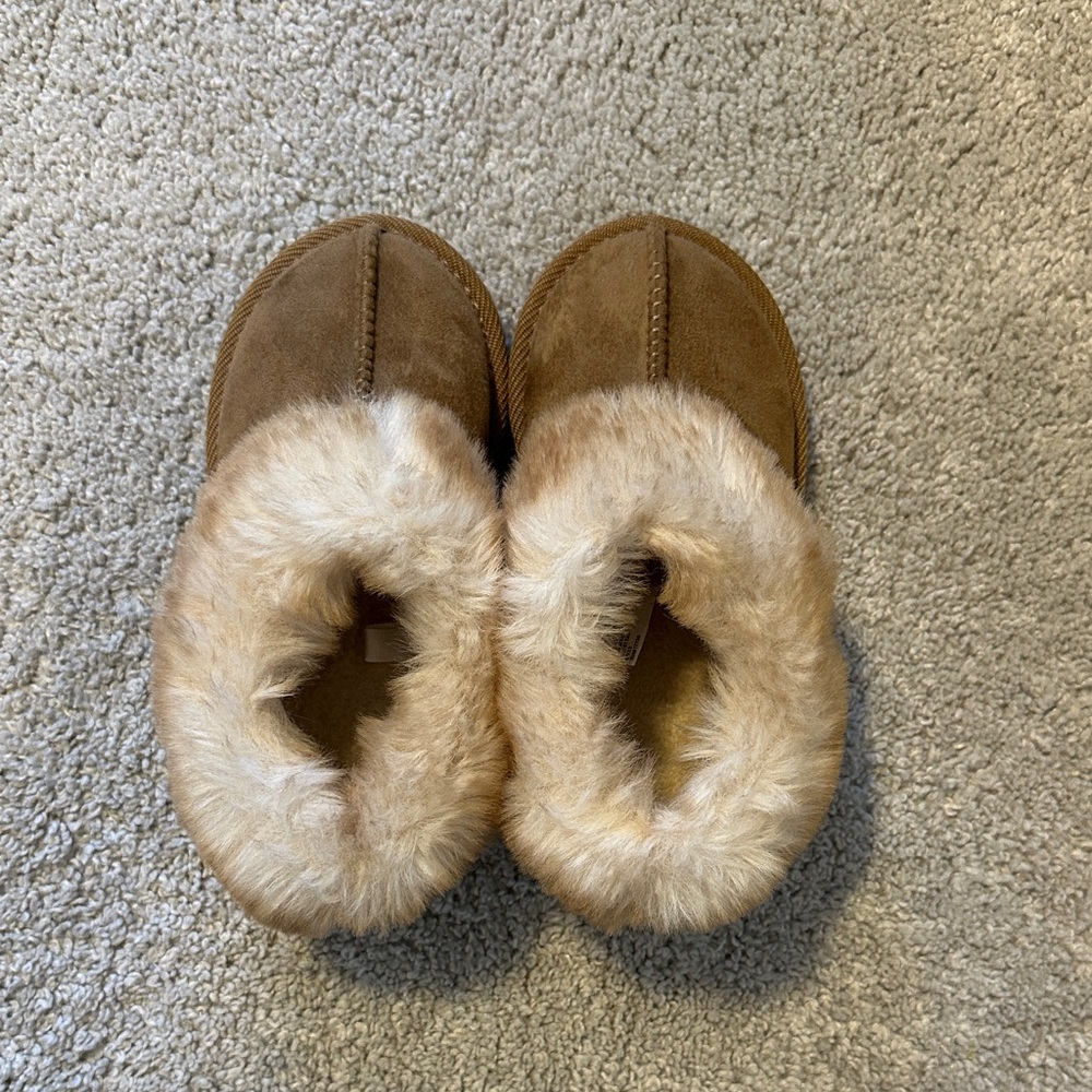 Cat & Jack Brown Fuzzy Kids Slippers